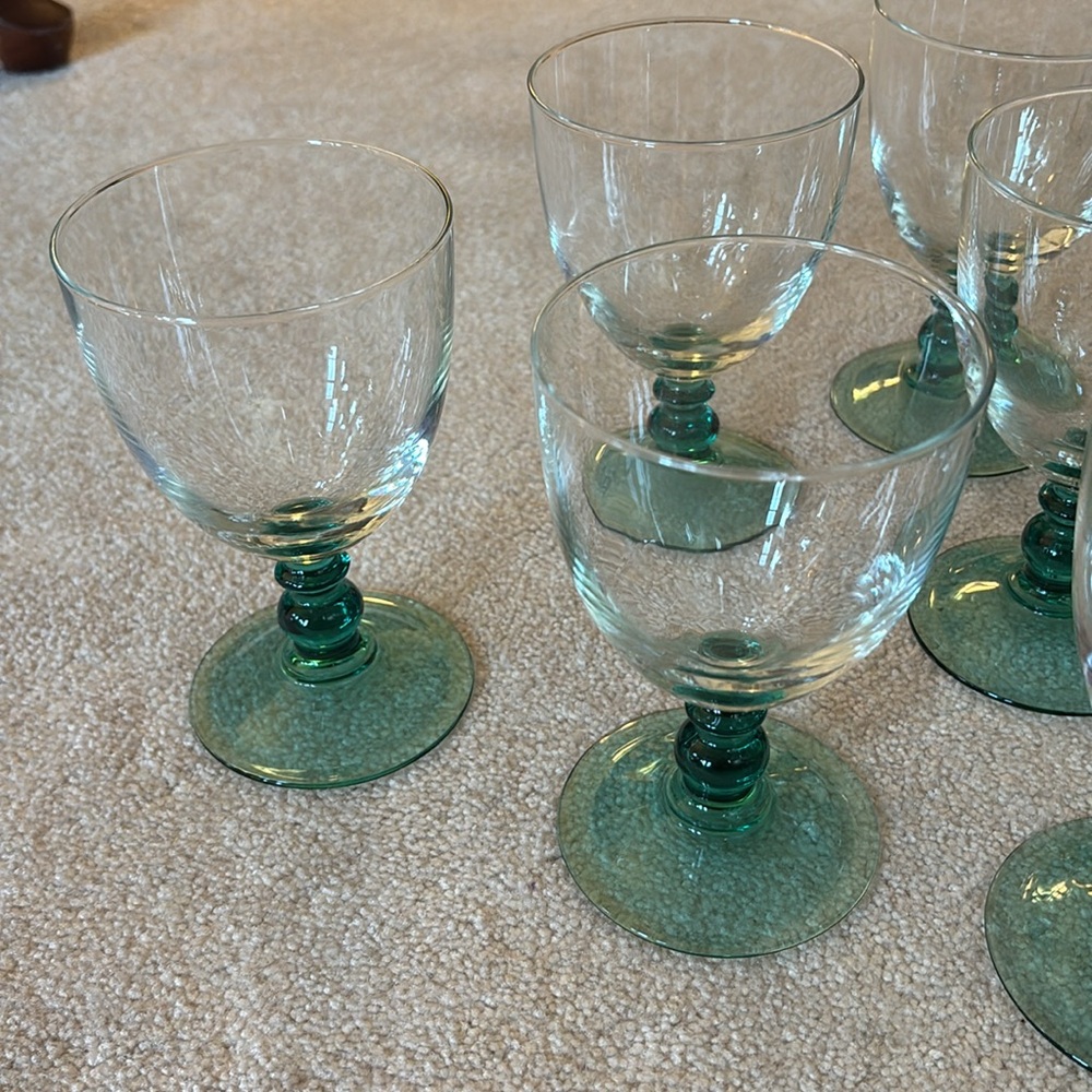 Set of 8 Green Stemmed Beverage Glasses - Picture 2 of 6
